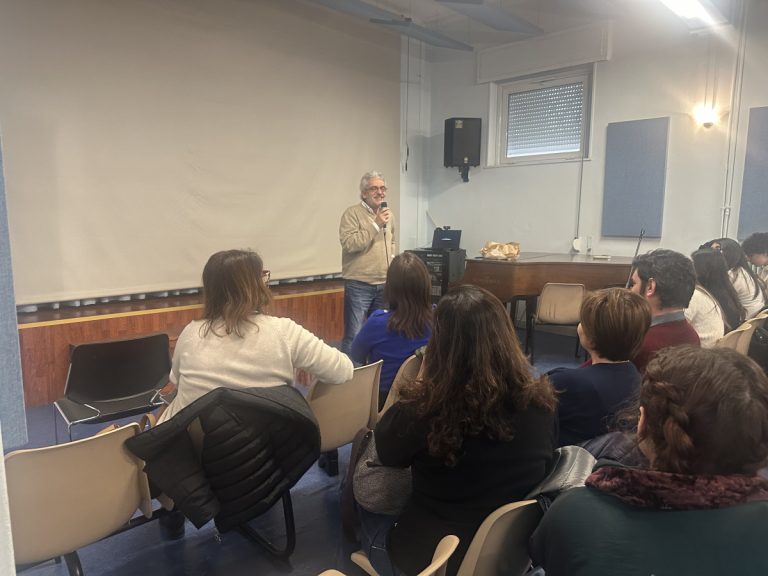 Delegazione dell’Istituto Pirandello di Lampedusa e Linosa in visita presso la Scuola Statale Italiana di Atene (11)